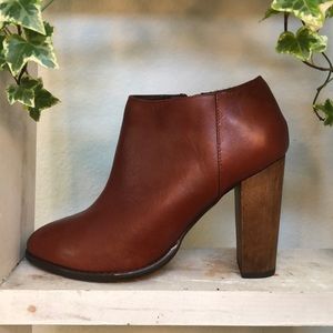 Steven by Steve Madden cognac leather booties